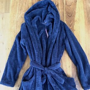 NWT! PRINCESS TAM-TAM Navy Sherpa Fleece Short Robe with Hood and Pockets